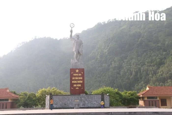 Bia di tích Chiến thắng Lạch Trường ở xã Hoằng Tiến, tỉnh Thanh Hóa.
