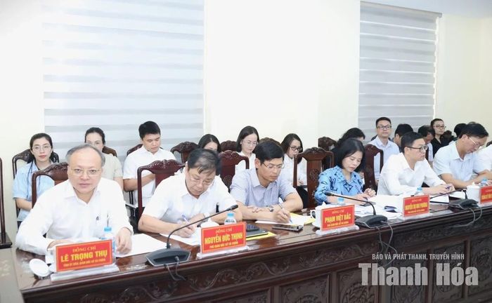 Lãnh đạo Sở Tài chính và các phòng ban chuyên môn dự buổi làm việc.