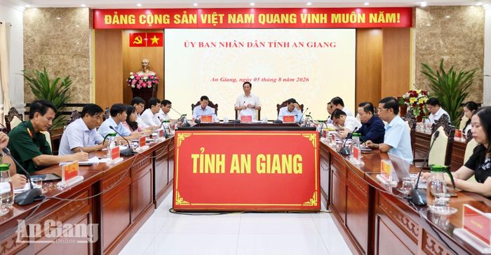 Quang cảnh buổi làm việc.