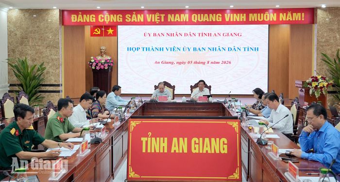 Quang cảnh cuộc họp.