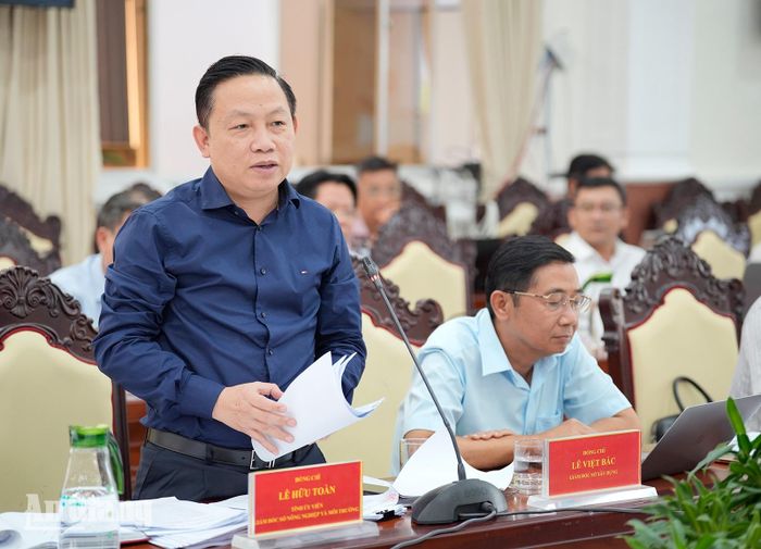 Giám đốc Sở Nông nghiệp và Môi trường tỉnh An Giang Lê Hữu Toàn phát biểu tại cuộc họp.
