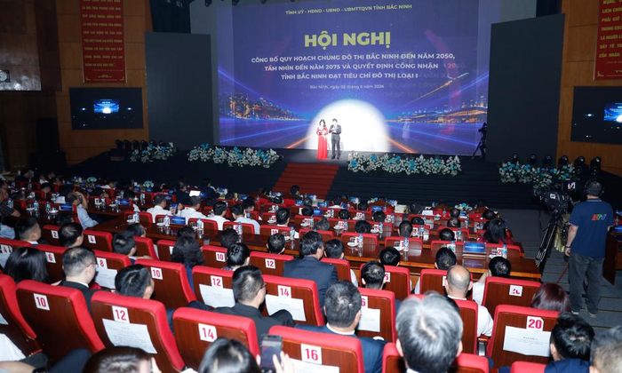  Toàn cảnh hội nghị. 