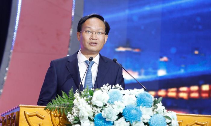 Đồng chí Phạm Văn Thịnh công bố các quyết định.