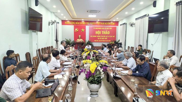 Nhiều nhân chứng nhận định ngôi mộ tập thể có 17 hài cốt được ông Võ Đình Thế cải táng và hương khói có cơ sở là các liệt sĩ. Ảnh: HOÀNG ĐẠO