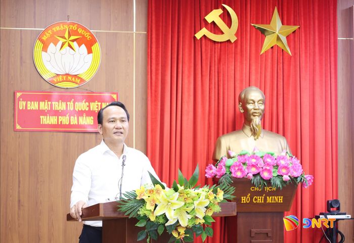 Chủ tịch Ủy ban MTTQ Việt Nam thành phố Nguyễn Đình Vĩnh phát biểu tại hội nghị. Ảnh: NGỌC HÀ