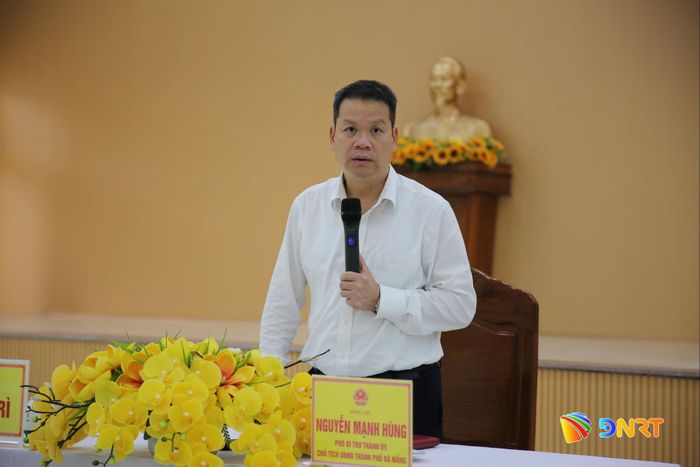 Chủ tịch UBND thành phố Nguyễn Mạnh Hùng phát biểu tại buổi làm việc. Ảnh: ALĂNG NGƯỚC