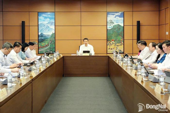 Đồng chí Vũ Hồng Văn, Ủy viên Trung ương Đảng, Bí thư Thành ủy, Trưởng đoàn Đại biểu Quốc hội thành phố Đồng Nai điều hành Phiên thảo luận tổ ngày 3-8. Ảnh: CTV