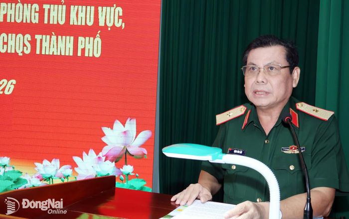 Thiếu tướng Đặng Văn Lẫm, Phó Tư lệnh Quân khu 7 phát biểu chỉ đạo tại hội nghị. Ảnh: Nguyệt Hà