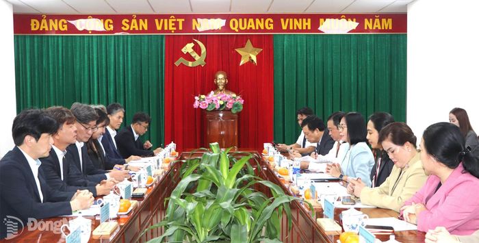 Quang cảnh buổi làm việc sáng 5-8. Ảnh: Ngọc Liên
