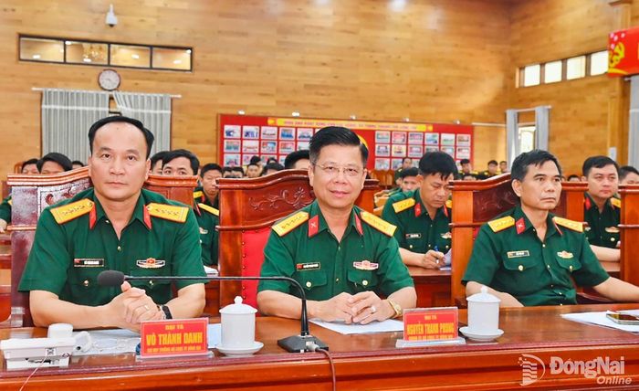 Thủ trưởng Bộ Chỉ huy Quân sự thành phố dự lễ phát động. Ảnh: Văn Chung