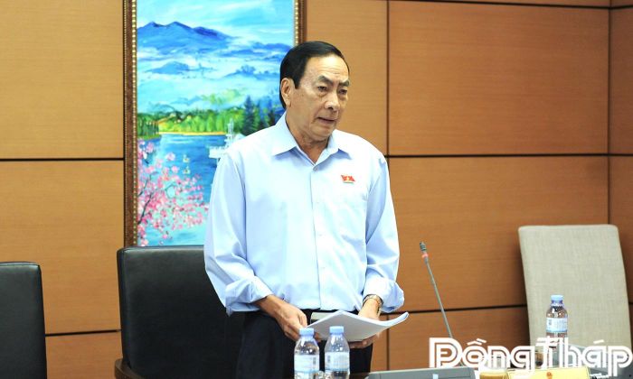 Đại biểu Phạm Văn Hòa phát biểu thảo luận.