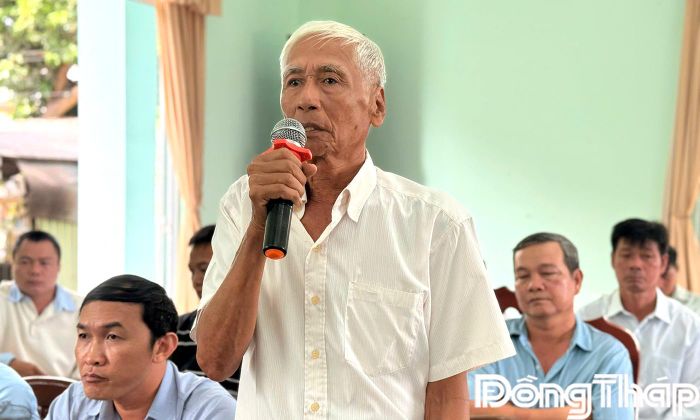 Cử tri xã Thường Phước phát biểu kiến nghị.