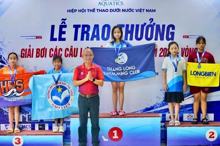 Các "kình ngư" của CLB bơi Sao Việt tiếp tục gây ấn tượng tại Giải bơi các câu lạc bộ nghiệp dư năm 2026 (vòng 2). Ảnh: ĐVCC