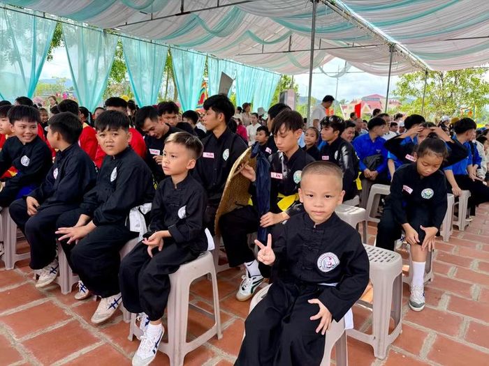  Các võ sinh nhí đến từ võ đường Lê Xuân Cảnh (phường An Nhơn Đông). Ảnh: N.C 