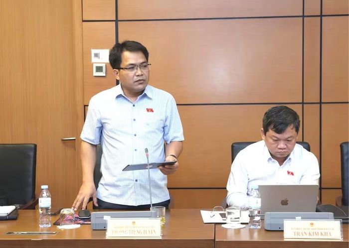 ĐB Trường Trung Tuyến cho rằng nên ưu tiên lựa chọn những hòa giải viên biết tiếng dân tộc, am hiểu phong tục, tập quán của cộng đồng thay vì chỉ quy định chung là người dân tộc thiểu số. Ảnh: Đoàn ĐBQH tỉnh Gia Lai