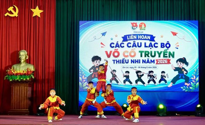 Tiết mục dự thi của Câu lạc bộ Võ cổ truyền Hồ Sừng thuộc Trường THCS Võ Xán (xã Tây Sơn). Ảnh: D.L
