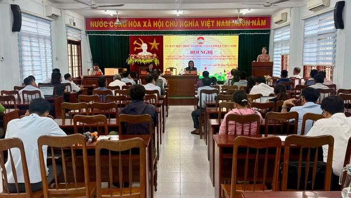 Quang cảnh buổi tiếp xúc cử tri. Ảnh: Hoàng Vũ