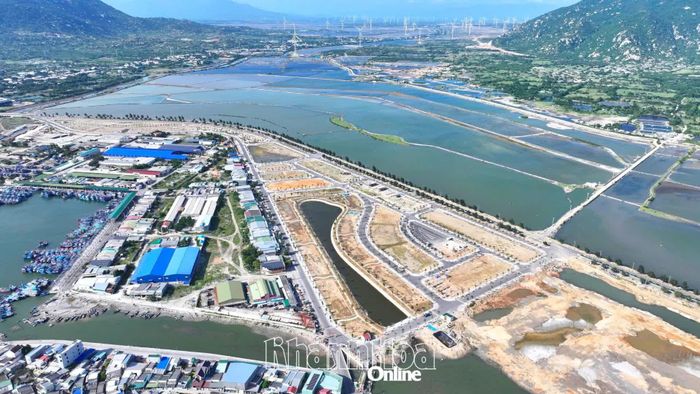 Khu vực Cà Ná tập trung phát triển công nghiệp - đô thị - cảng biển.