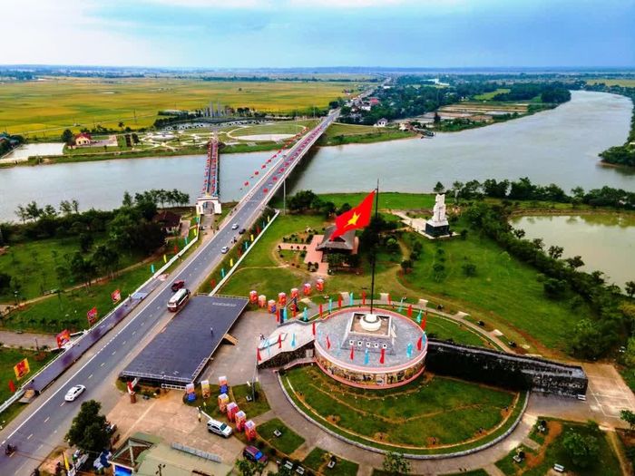 Di tích lịch sử quốc gia đặc biệt Đôi bờ Hiền Lương - Bến Hải, tỉnh Quảng Trị. Ảnh: VGP
