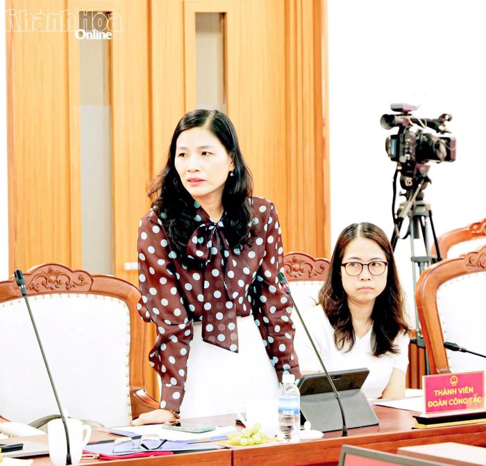 Lãnh đạo Vụ Pháp chế trao đổi các nội dung pháp lý liên quan đến vụ việc. 