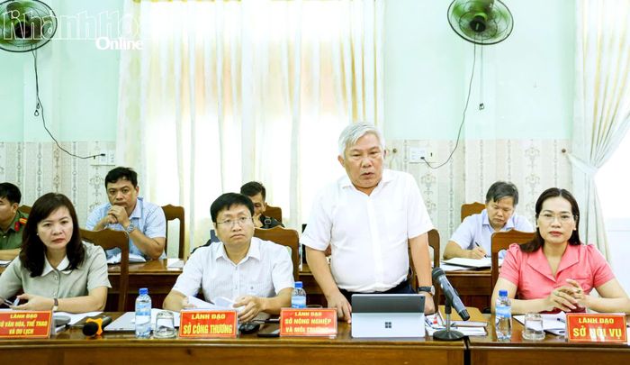 Lãnh đạo Sở Nông nghiệp và Môi trường phát biểu tại buổi làm việc.