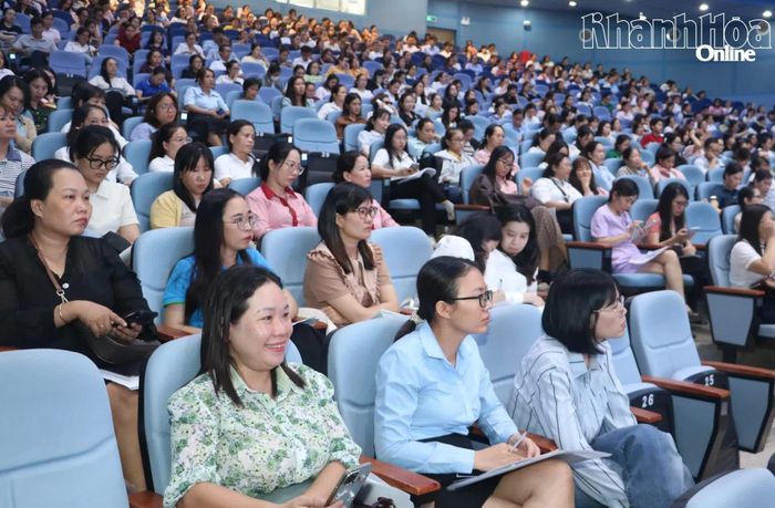 Các tổ chức, doanh nghiệp tham dự hội nghị.