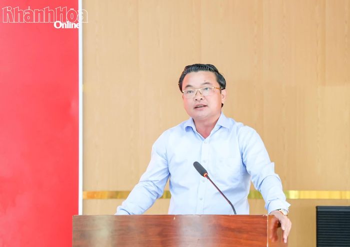 Lãnh đạo UBND phường Đông Ninh Hòa phát biểu chỉ đạo tại lễ ra mắt.
