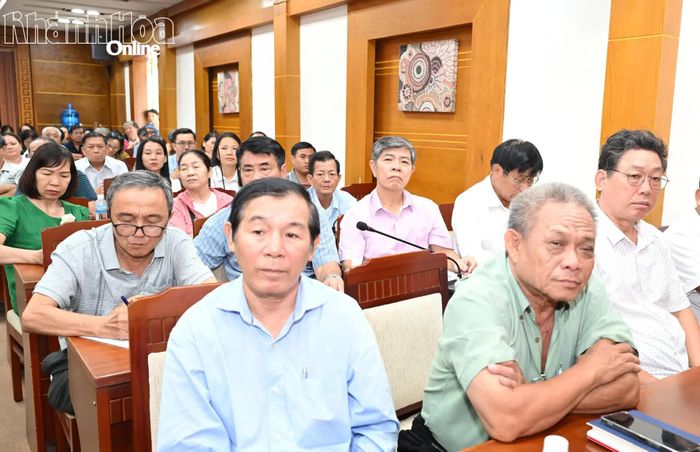 Các đại biểu tham dự hội nghị.