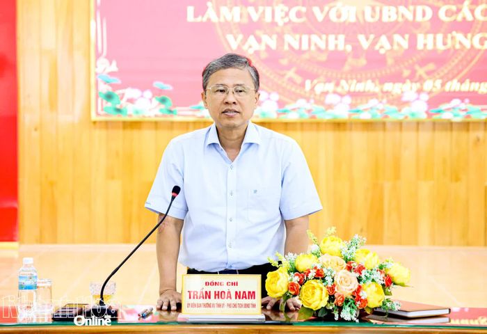 Đồng chí Trần Hòa Nam phát biểu kết luận buổi làm việc.