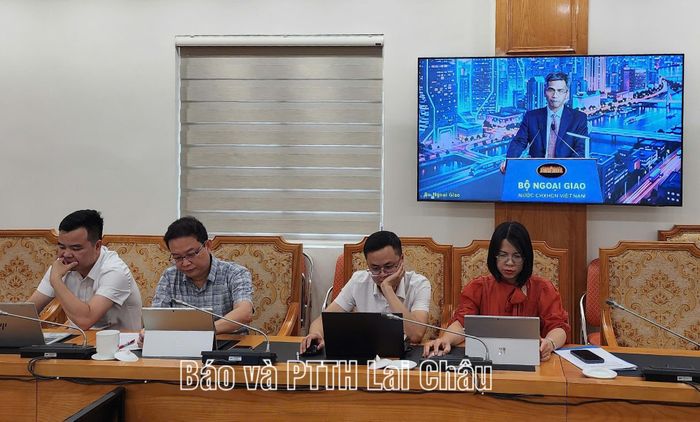 Các đại biểu dự phiên họp tại điểm cầu tỉnh.