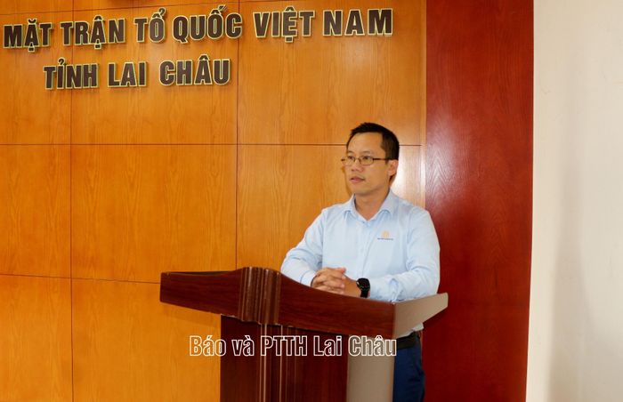 Đồng chí Nguyễn Thành Long - Phó Tổng Giám đốc Công ty cổ phần Xây dựng và Thương mại 299 phát biểu tại buổi trao kinh phí hỗ trợ.
