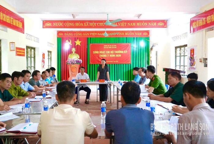 Thường trực Đảng ủy xã Lợi Bác dự sinh hoạt tại Chi bộ thôn Lợi Bác