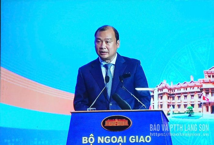Lãnh đạo Học viện Chính trị quốc gia Hồ Chí Minh tham luận tại phiên toàn thể (ảnh chụp màn hình)