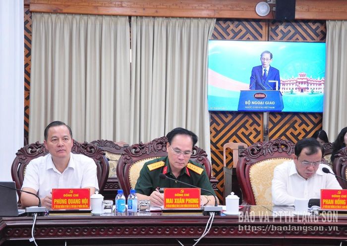 Các đại biểu dự phiên toàn thể tại điểm cầu tỉnh