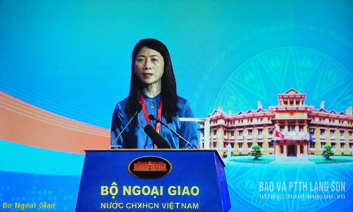 Đại diện Vụ Đông Nam Á - Nam Á - Nam Thái Bình Dương (Bộ Ngoại giao) tham luận tại phiên toàn thể (ảnh chụp màn hình)