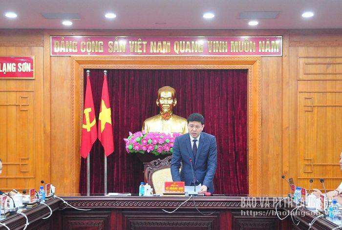 Đồng chí Vũ Hoàng Anh, Phó Bí thư Tỉnh ủy Lạng Sơn phát biểu tại phiên toàn thể