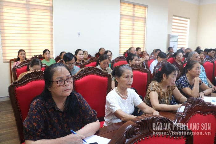 Các cử tri phường Tam Thanh tham dự hội nghị