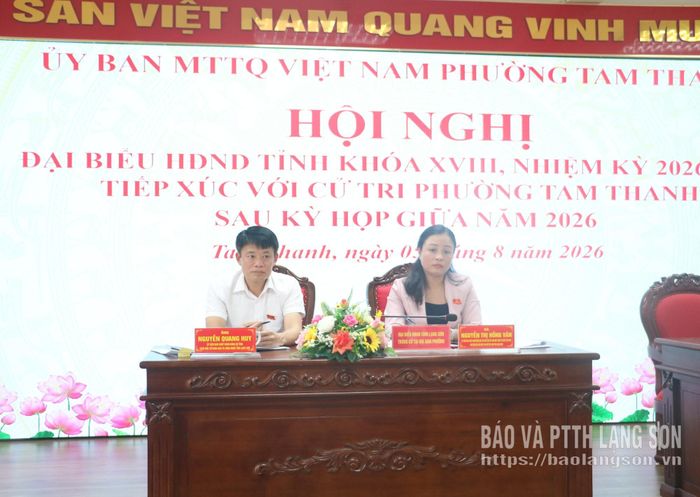 Các đại biểu HĐND tỉnh dự hội nghị