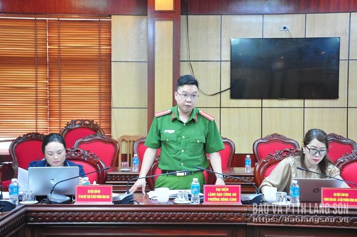 Đại diện Công an phường Đông Kinh phát biểu ý kiến tại hội nghị