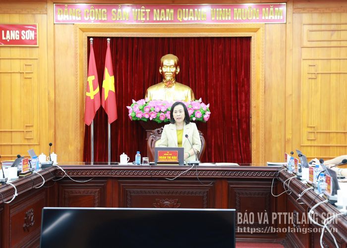 Đồng chí Đoàn Thị Hậu, Phó Bí thư Thường trực Tỉnh ủy, Chủ tịch HĐND tỉnh phát biểu tại hội nghị