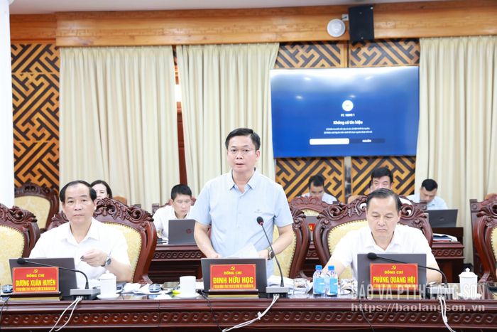 Đồng chí Đinh Hữu Học, Ủy viên Ban Thường vụ Tỉnh ủy, Phó Chủ tịch Thường trực UBND tỉnh phát biểu tại hội nghị
