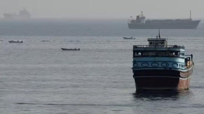 Các tàu thuyền trên eo biển Hormuz. (Ảnh: Reuters)