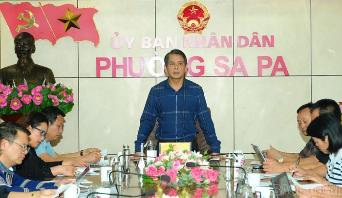 Đồng chí Đặng Việt Dũng - Phó Chủ tịch Thường trực UBND phường phát biểu tại cuộc họp.