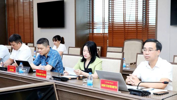 Các đại biểu dự họp.