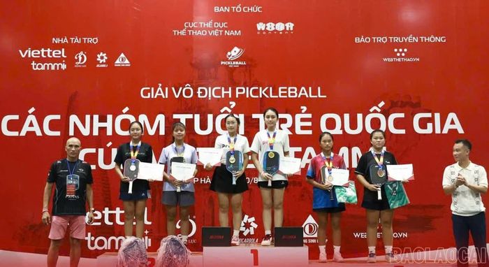 Nguyễn Vân Anh - Nguyễn Minh Tâm giành Huy chương Bạc nội dung đôi nữ U16.