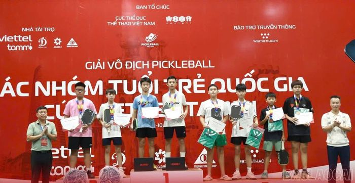 Nguyễn Hải Nam - Nguyễn Duy Anh tuấn giành Huy chương Bạc nội dung đôi nam U14.