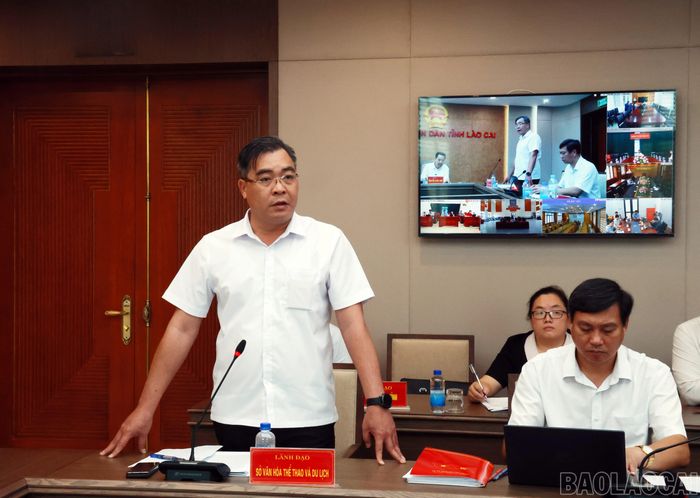 Đại diện lãnh đạo Sở Văn hóa, Thể thao và Du lịch phát biểu góp ý về công tác bảo tồn hệ thống di tích và không gian văn hóa ở Khu du lịch Sa Pa.