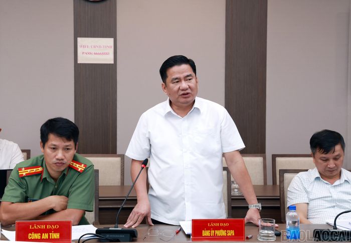 Đồng chí Tô Ngọc Liễn - Bí thư Đảng ủy phường Sa Pa phát biểu tại hội nghị.