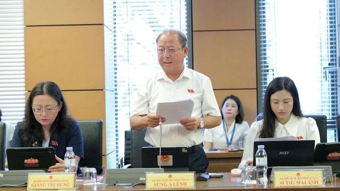 Đại biểu Sùng A Lềnh tham gia góp ý vào dự thảo Luật Hòa giải ở cơ sở (sửa đổi).