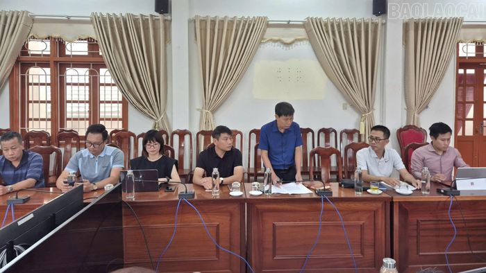 Đại diện các đơn vị báo cáo tiến độ và tham mưu, đề xuất giải pháp thực hiện nhiệm vụ.
